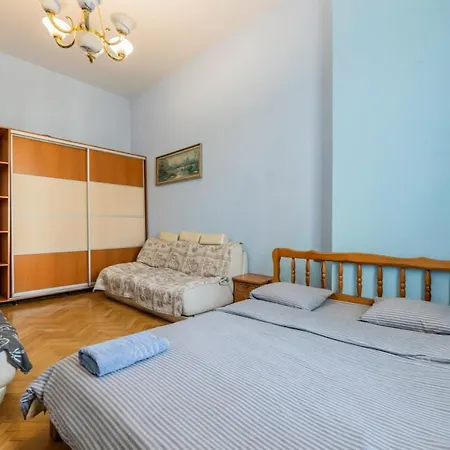 4-кімнатні в центрі, поруч майдан незалежності Киев